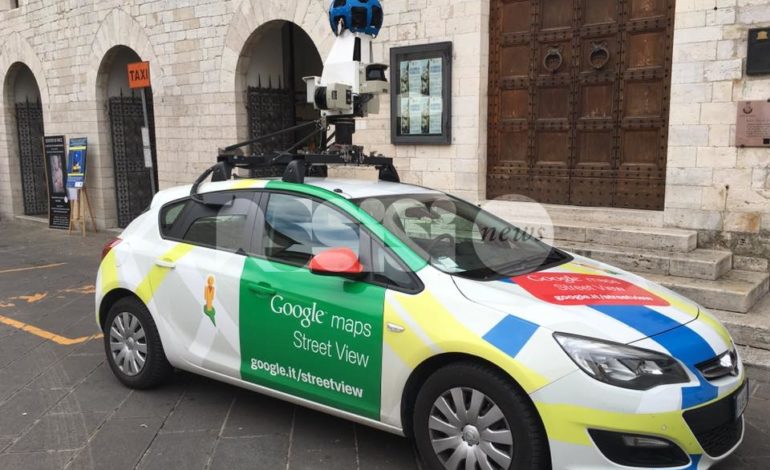 La Google Car di nuovo ad Assisi: lo scatto del sindaco Stefania Proietti