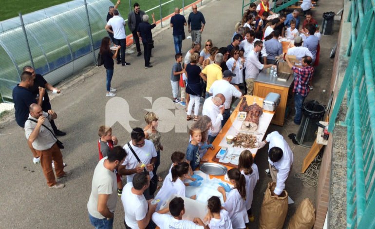 Tutti insieme allo stadio, grande successo per il pranzo di solidarietà organizzato dall’Angelana Calcio: le foto