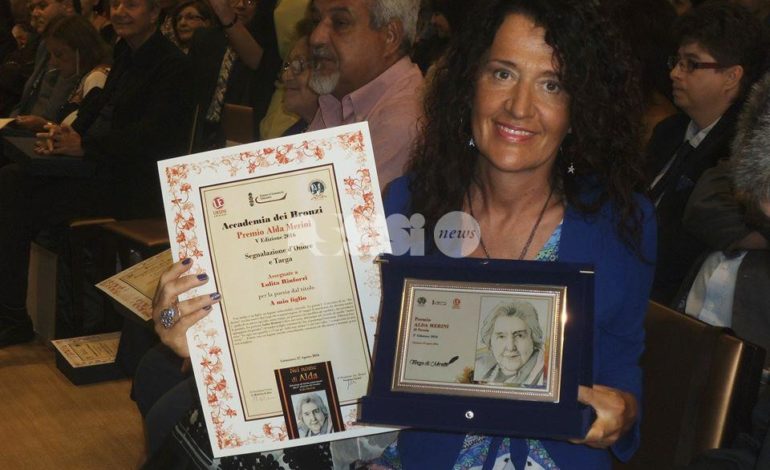 A Lolita Rinforzi il premio "Alda Merini" con la poesia "A mio figlio"