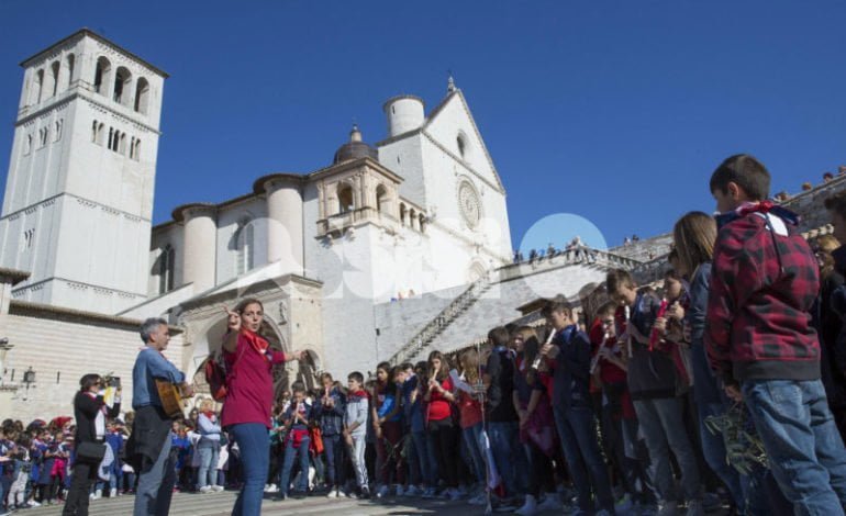 Istituto Comprensivo Assisi 1, alunni protagonisti al corteo del 4 ottobre