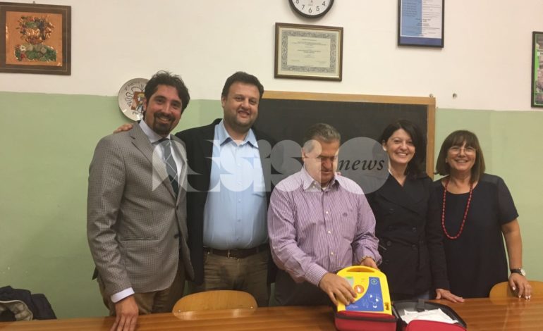 Defibrillatori, il Comune di Bastia Umbra li consegna a impianti sportivi e scuole