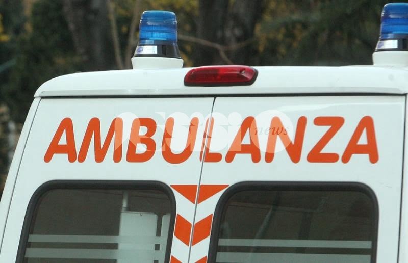 Cancello cade addosso a una donna: ricoverata in ospedale a Perugia