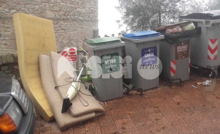 Centro storico di Assisi, i problemi tra abbandono e rifiuti