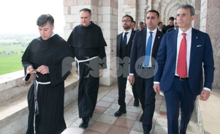Il vicepremier Di Maio con i ministri Costa e Bonafede in visita al Sacro Convento di Assisi (FOTO)