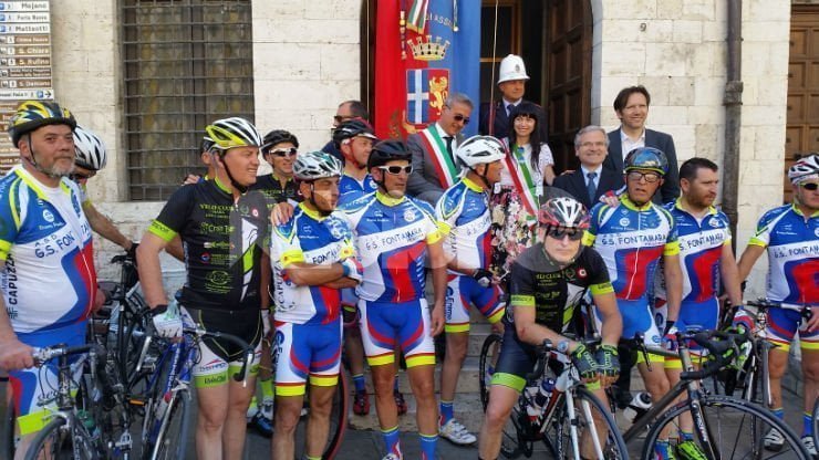 Ciclopellegrinaggio 2017 Pescina-Assisi: l’arrivo in Piazza del Comune
