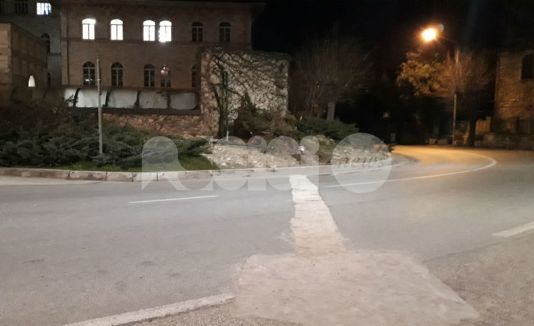 Allarme piccioni all’ospedale di Assisi: chiazze di guano ovunque (foto)