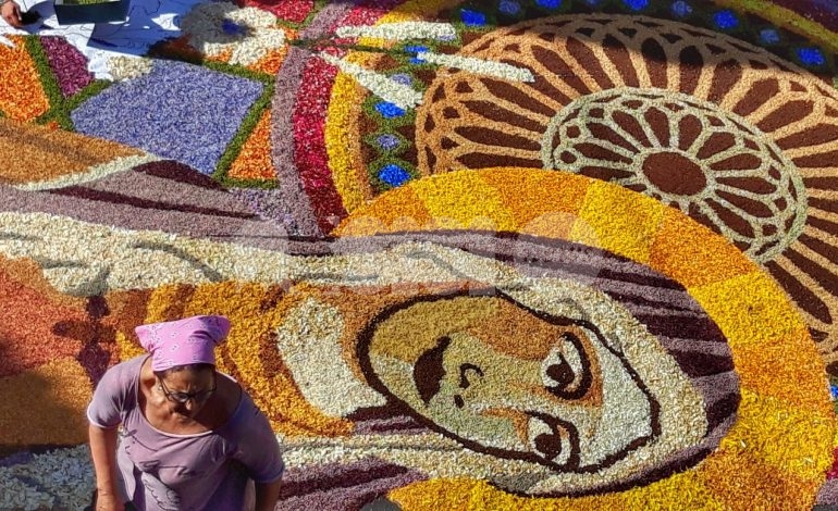 Infiorate 2019 ad Assisi, si rinnova la tradizione dei tappeti floreali (foto)