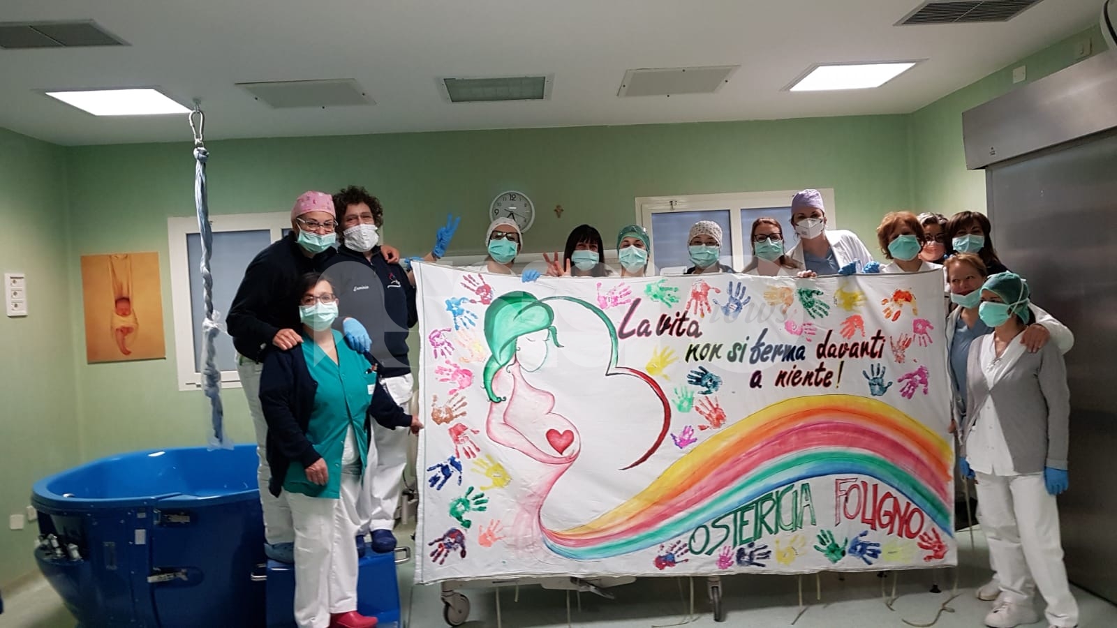 "La vita non si ferma davanti a niente": il messaggio delle ostetriche dell'ospedale di Foligno