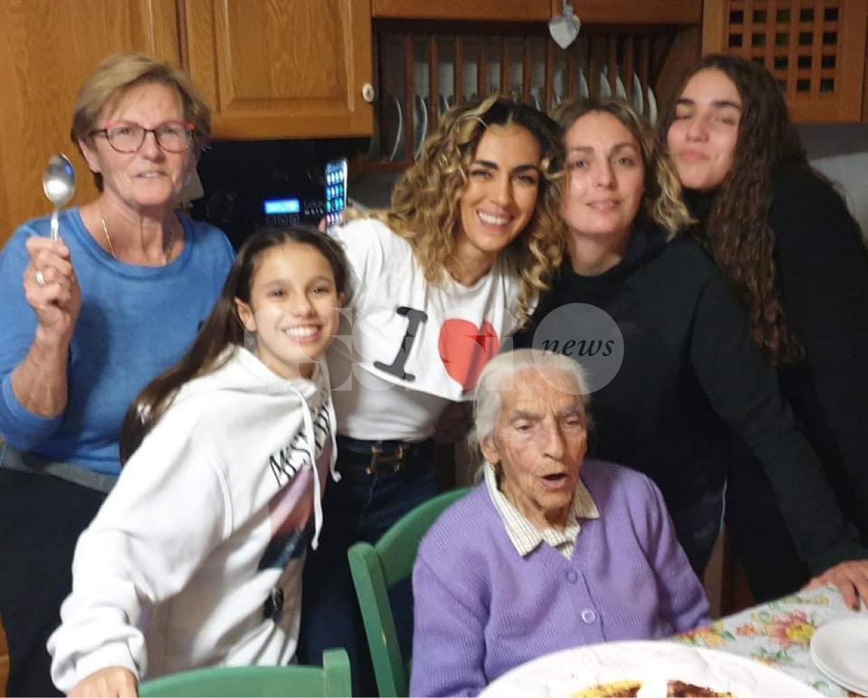 Emilia Perugini compie 101 anni: grande festa a Rivotorto di Assisi (foto)