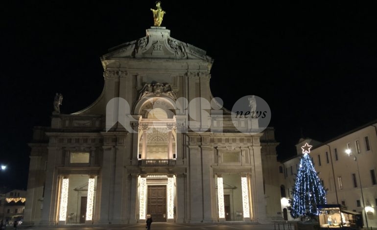 Natale 2020 a Santa Maria: angeli luminosi, presepe e albero (foto)