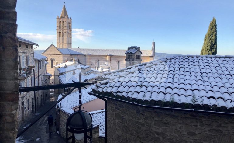 La neve ad Assisi incanta anche le suore: il video della Rivista San Francesco