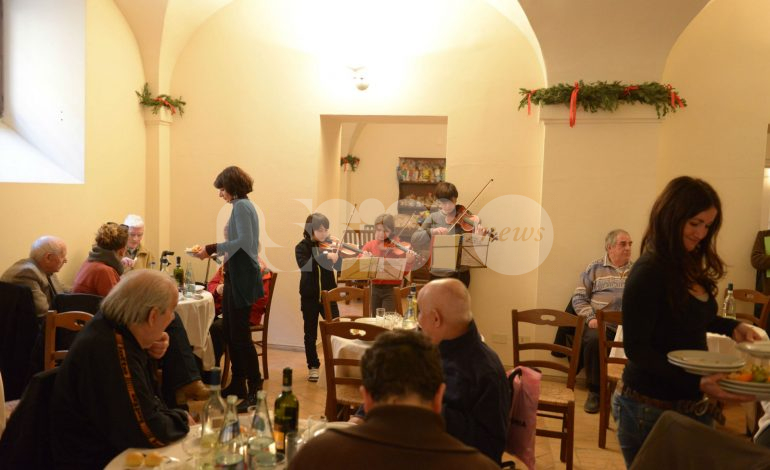 Ad Assisi vince il Natale solidale, dalle associazioni ai privati (foto)