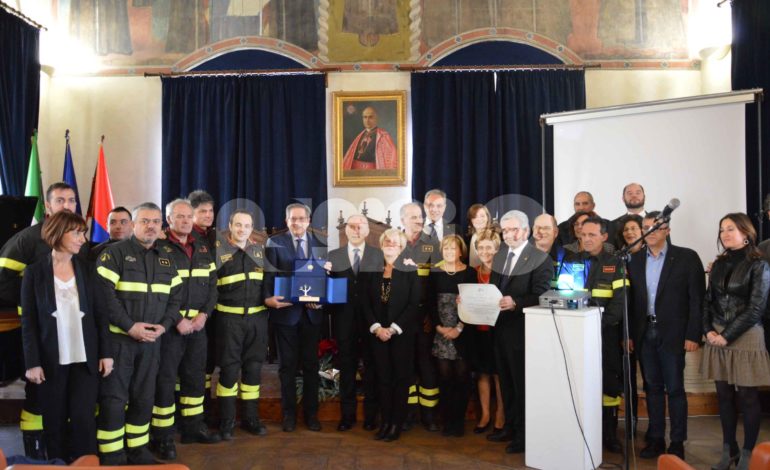 Il Corpo Nazionale Vigili del Fuoco premiato ad Assisi dagli psicologi