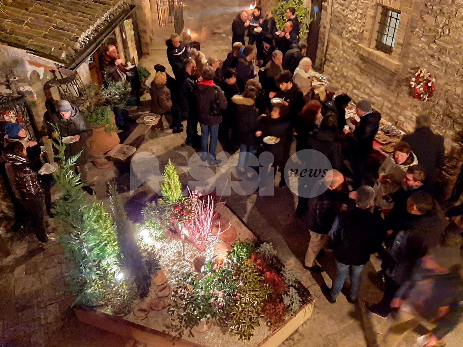 Natale ad Assisi fai da te, a Montecavallo e San Pietro accese le luminarie dei cittadini (foto)