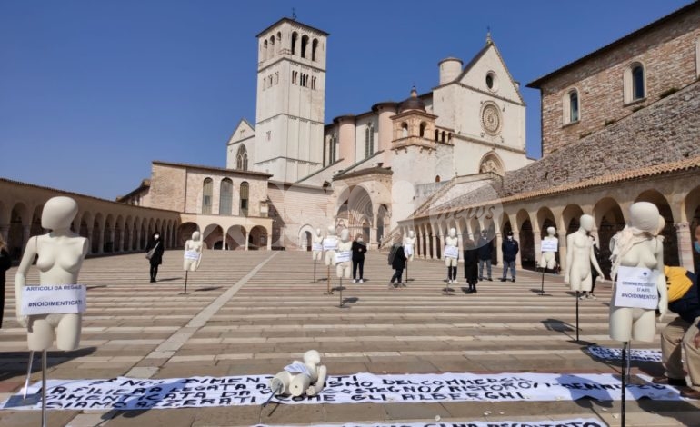 Commercianti di Assisi, nuova protesta: “Noi ancora dimenticati” (foto e video)