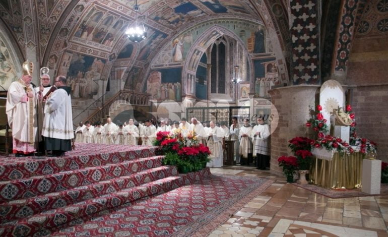 Messa natalizia in Basilica di San Francesco, le foto della celebrazione con il Cardinale Vallini