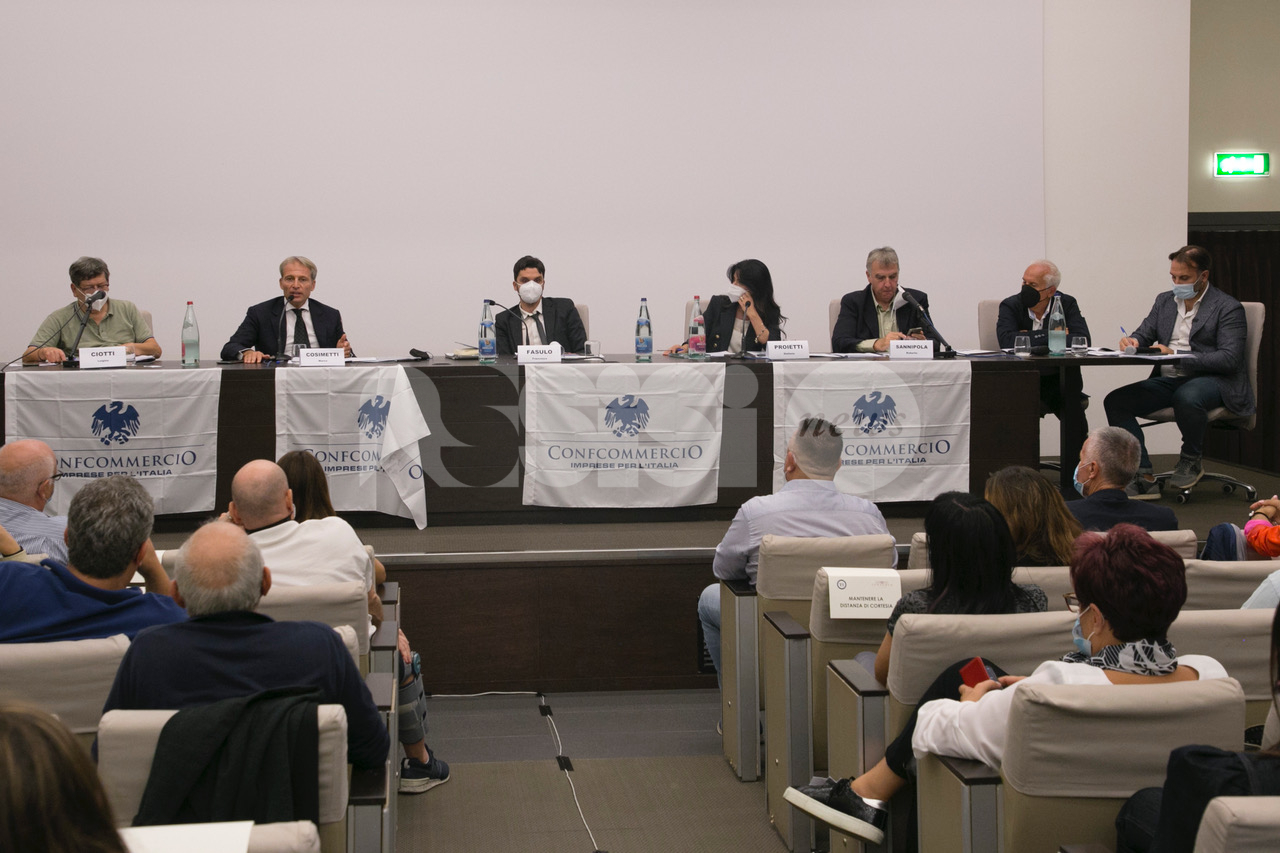Confcommercio Assisi ha incontrato i candidati sindaco (foto+video)
