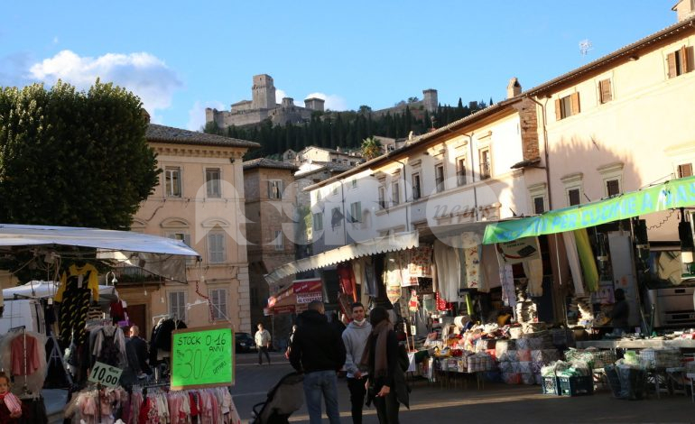 Fiera di San Francesco 2021, ad Assisi meno stand ma tante persone (foto)