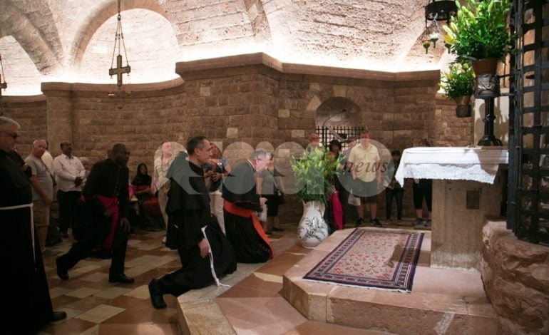 Pietro Parolin in visita alla Tomba di San Francesco ad Assisi