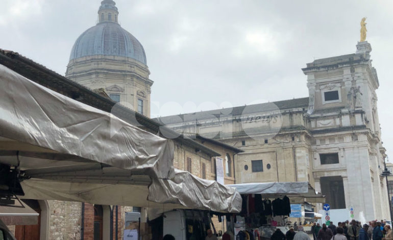 Fiera dei Morti 2019 a Santa Maria, la pioggia non ferma gli acquisti