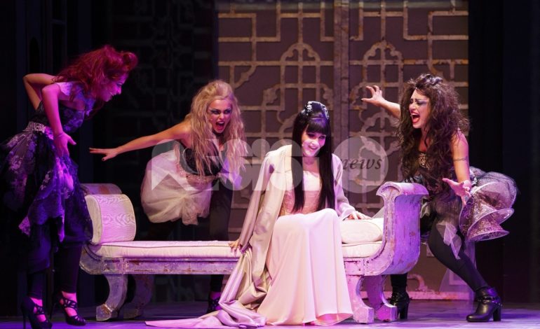 La Regina di Ghiaccio con Lorella Cuccarini al Teatro Lyrick di Assisi