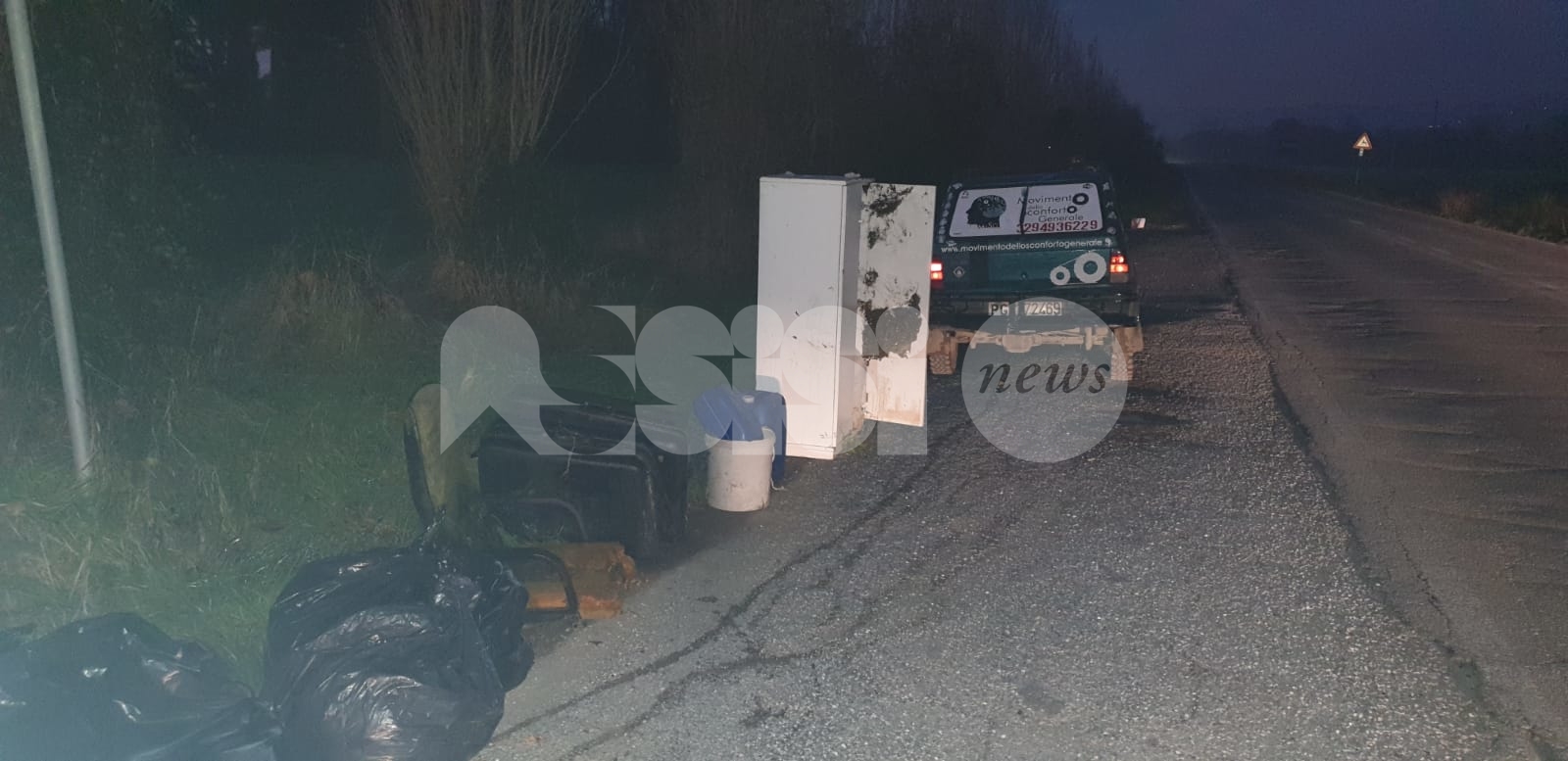 Abbandoni abusivi di rifiuti, a Petrignano scoperta una nuova discarica illegale (foto)