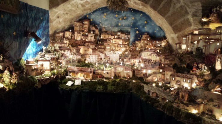 Assisi, torna il presepe nascosto in un fondo a Piazza Nova