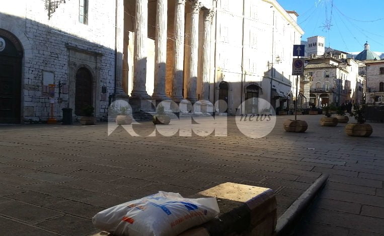 Allerta meteo Umbria: ad Assisi arrivano i sacchi di salgemma antighiaccio