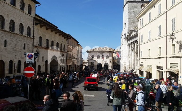 Raduno di moto, auto e bici d’epoca domenica 12 marzo ad Assisi: le foto