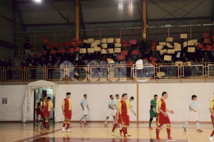 L’Angelana Calcio a 5 torna al PalaItis: la prima dei play-off si gioca “a” casa