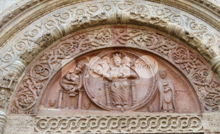 Duomo di San Rufino ad Assisi, l’appello di don Cesare: “Arredi da rifare, adottate un banco”