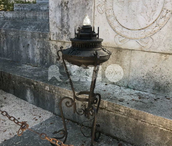 Monumento ai Caduti, ripristinata la lampada dopo l’atto vandalico