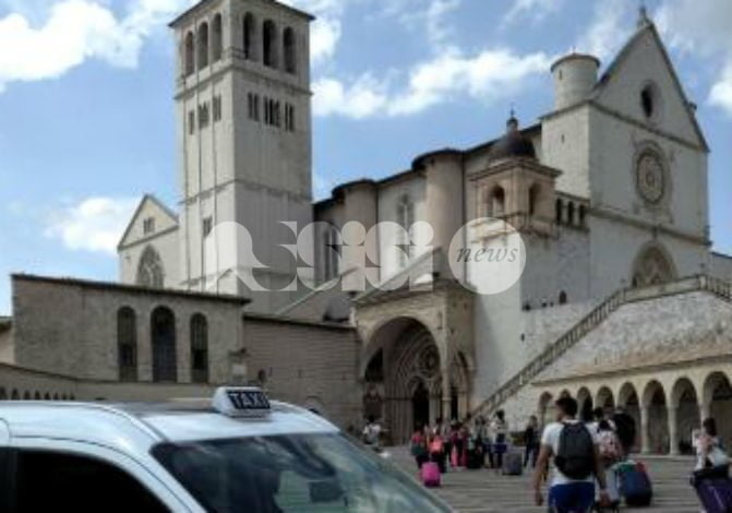 Appello dei tassisti di Assisi: “Riaprire la piazza inferiore di San Francesco”