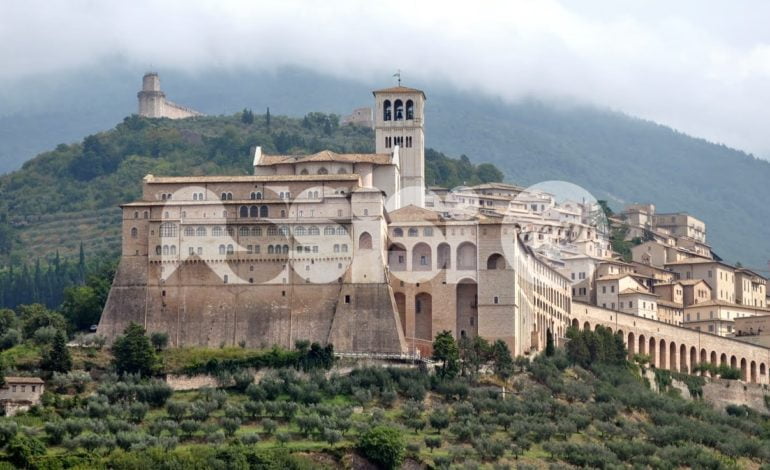 La tendostruttura di Santa Maria degli Angeli rimessa a nuovo dai musulmani di Assisi