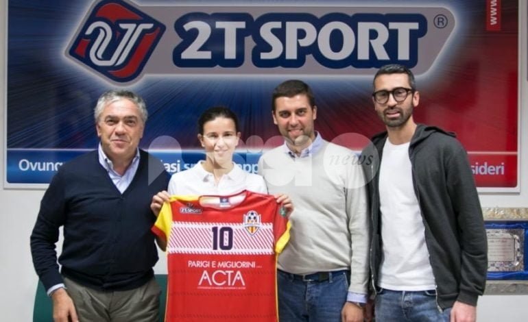 Angelana Calcio a 5 femminile, nuova maglia in onore della Città di Assisi