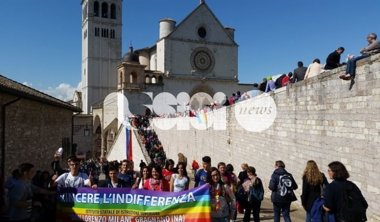 “Abbattiamo i muri dell’ignoranza”, i giornalisti ad Assisi contro la violenza verbale