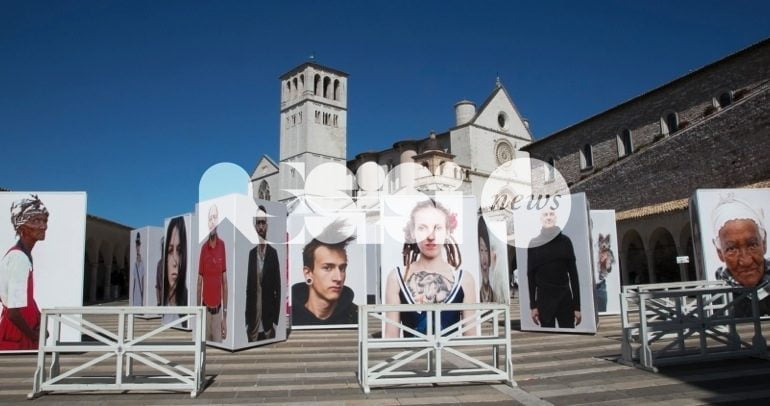Ad Assisi un incontro su Razza Umana, mostra di Oliviero Toscani