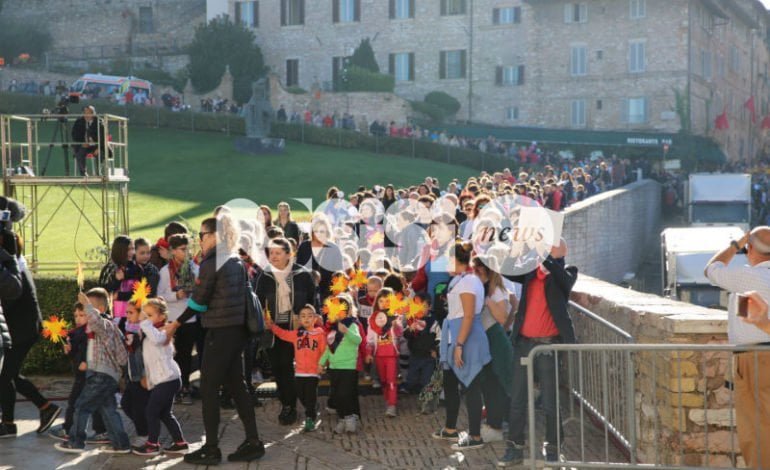 Gli alunni dell’Istituto Comprensivo Assisi 1 portano “la pace” a San Francesco 2017