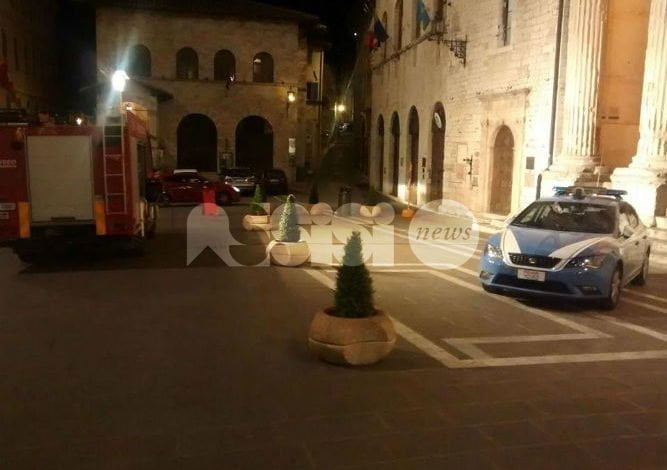 Principio di incendio sulla Torre Civica ad Assisi: vigili del fuoco e Polizia sul posto