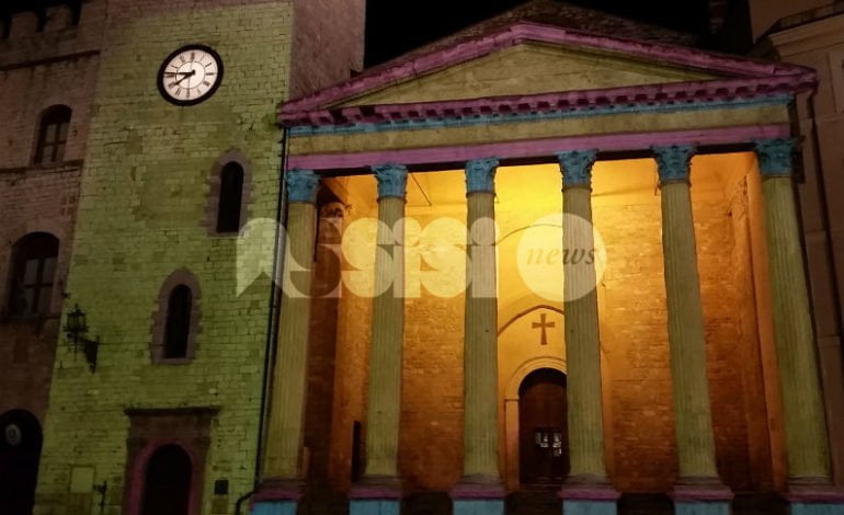 Assisi, il Tempio di Minerva illuminato con il video mapping per Natale: le foto