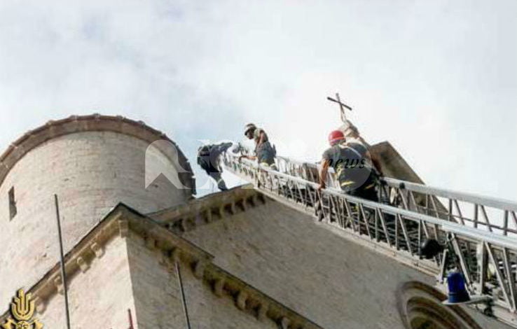 I Vigili del fuoco celebrati ad Assisi nel ventennale del sisma