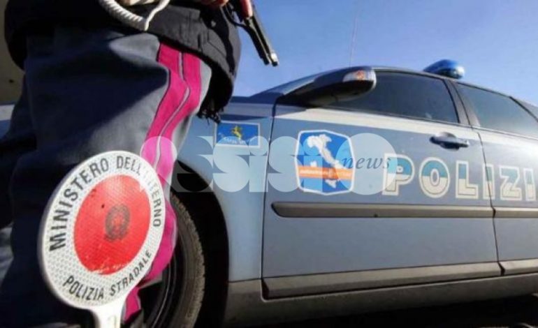 Assisi, auto tenta di sfuggire alla Polizia Stradale: nel veicolo c’era cocaina