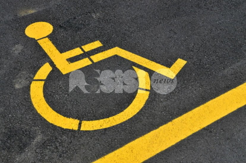 A Rivotorto d'Assisi l'amministrazione ripristina sei parcheggi per disabili