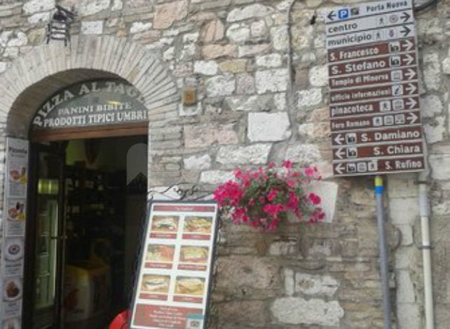Assisi, il 3 febbraio riapre la ‘rinnovata’ Pizzeria da Andrea a San Rufino