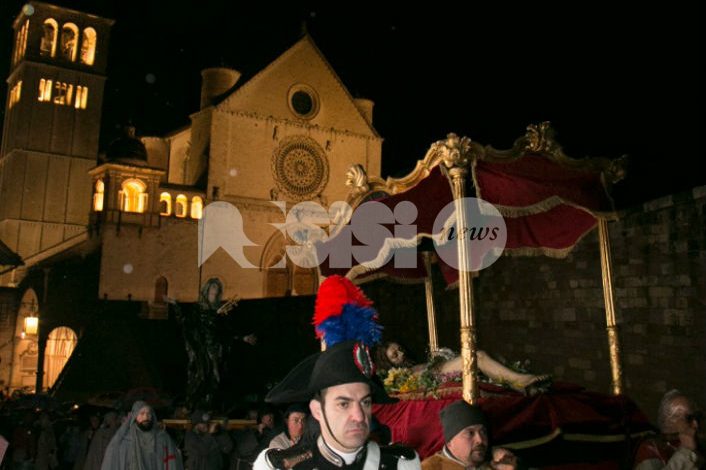 Venerdì Santo ad Assisi 2018, le foto della suggestiva processione notturna