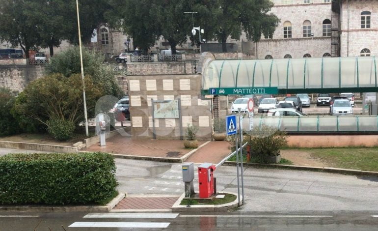 Parcheggio Matteotti, rinnovata la concessione a Saba Italia: il j’accuse del M5s Assisi