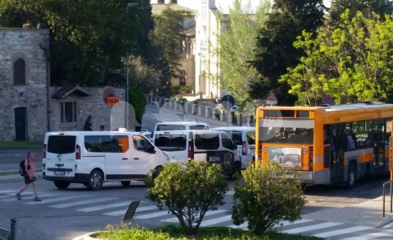 Dall’1 maggio parte il nuovo autobus elettrico ad Assisi: coprirà i parcheggi cittadini