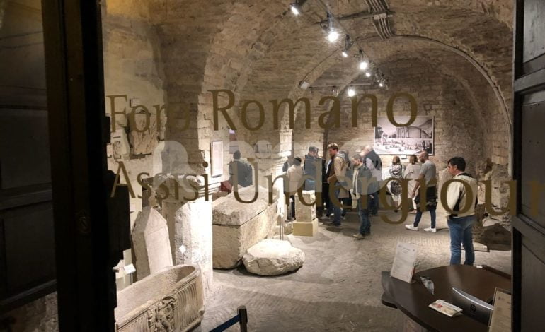 Assisi Sottosopra, boom di ingressi al Foro romano in notturna