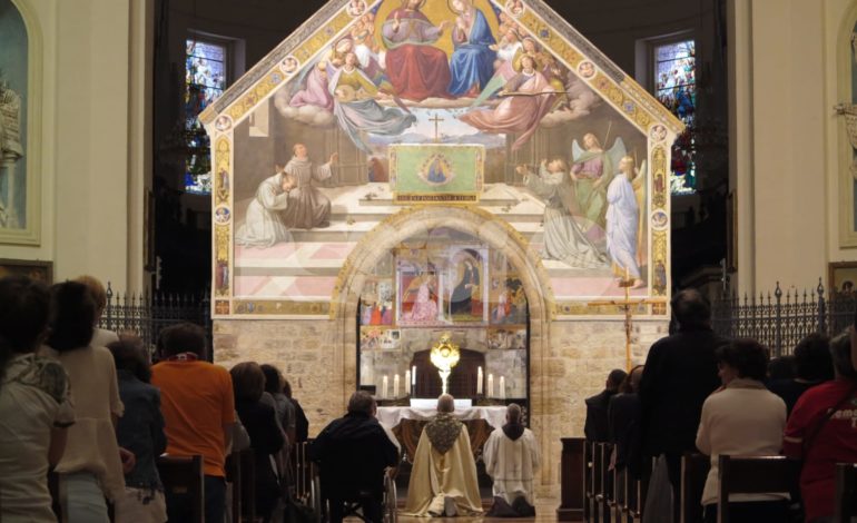 Festa grande a Santa Maria degli Angeli per l’ordinazione di sei frati