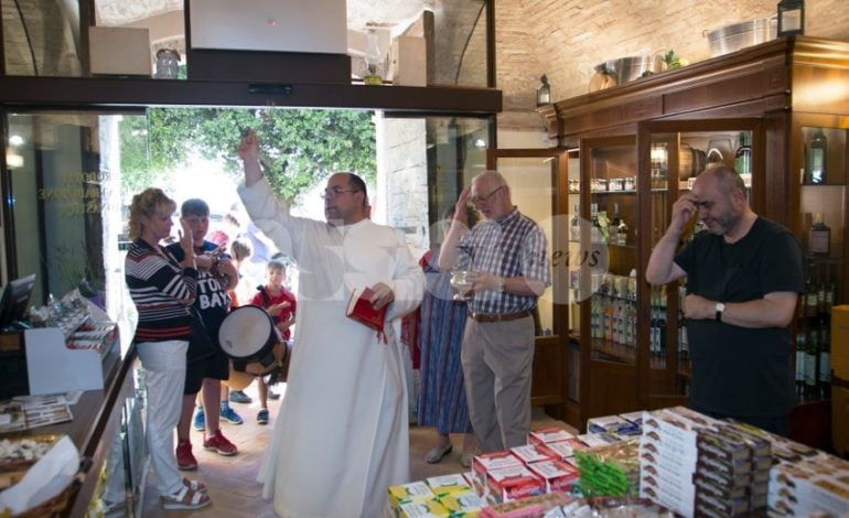 Inaugurata ad Assisi l’erboristeria San Pietro: le foto dell’apertura